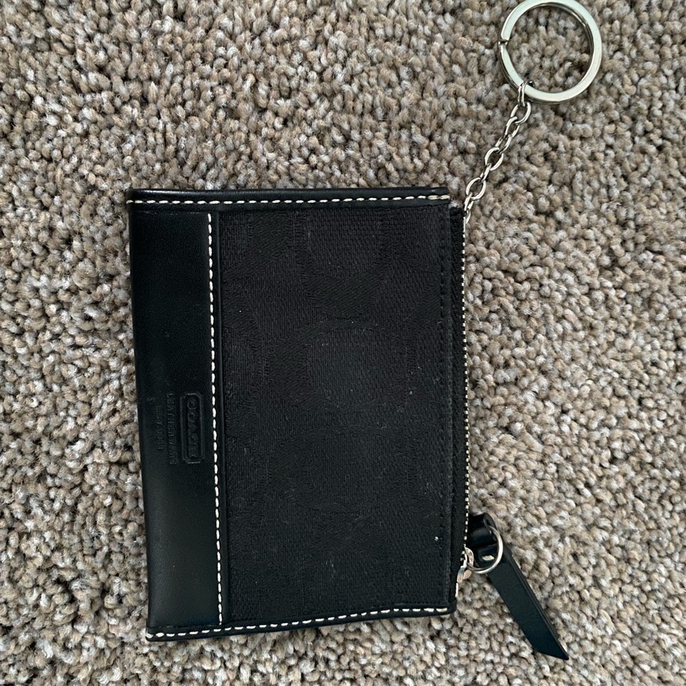 Black key chain card holder